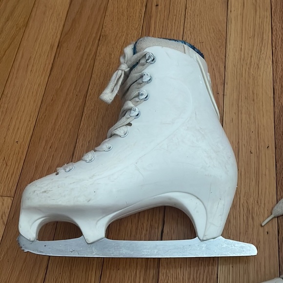 Lake Placid Molded Ankle Support Ice Skates - Picture 3 of 10
